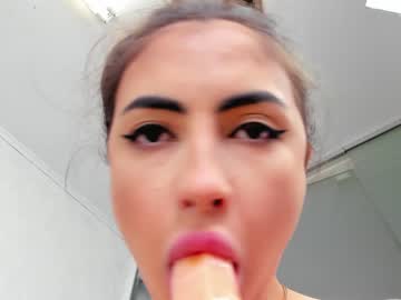girl
        dariaa_doll cam image #1112943
