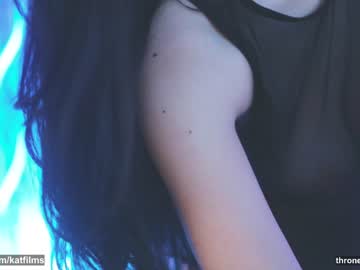girl
        katdreams cam image #2186275