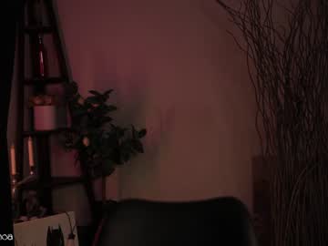 girl
        lettymoa cam image #2622673