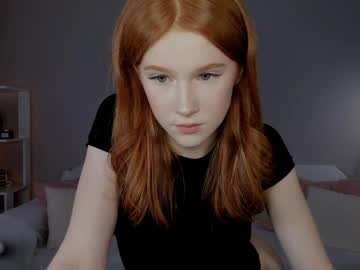 girl
        leahsthetics cam image #4270382