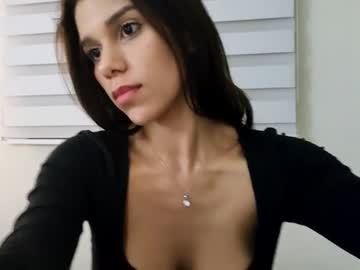 girl
        yourbonie cam image #727529