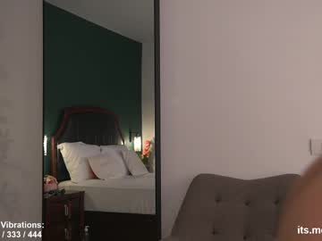 girl
        alyonaqueen_ cam image #4451635