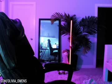 girl
        oliviaowens cam image #1930030