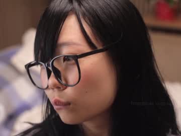 girl
        hinatabroks cam image #2899778