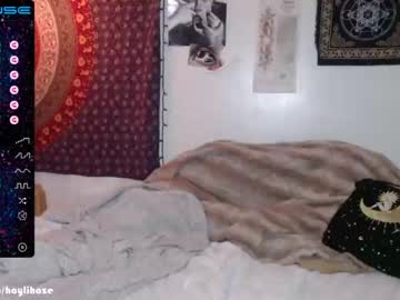 girl
        haylihaze cam image #426324