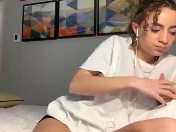 girl
        globberton cam image #2458713