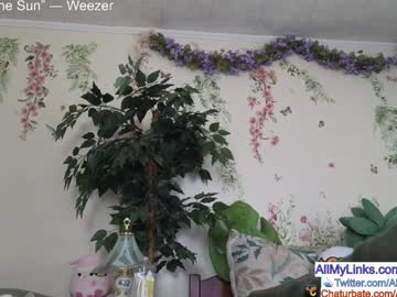 girl
        aliceriverscam cam image #2971626