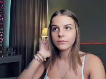 girl
        erline_may cam image #2792535