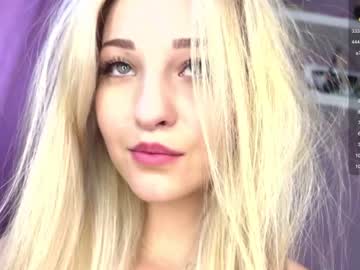 girl
        zoe__0 cam image #3065609