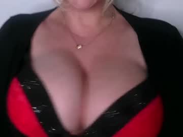girl
        kiradivine cam image #329055