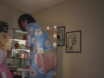 girl
        chery_lady22 cam image #3630199