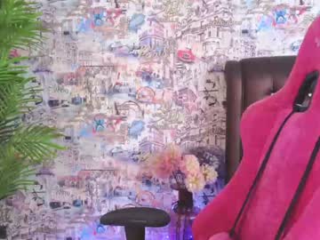girl
        angelina_new cam image #2484355
