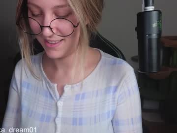 girl
        alexa_dream cam image #2971868