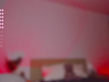 girl
        lumoore cam image #2300150