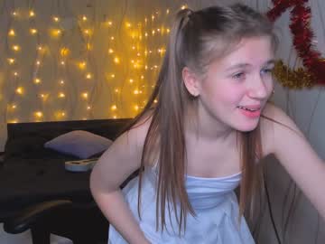 girl
        kylie_mine cam image #239508