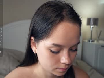 girl
        erline_may cam image #2999139
