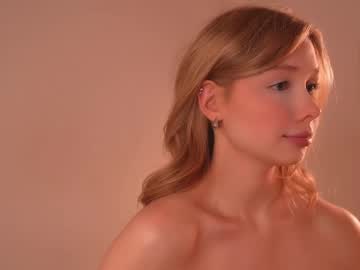 girl
        april_blush cam image #4469549