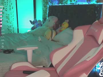 girl
        lucille_evans cam image #2688081