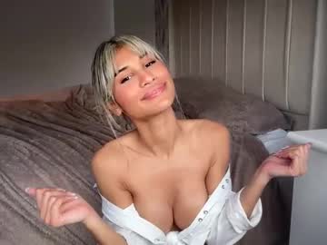 girl
        aniishaa cam image #4425403