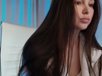 girl
        hollyextra cam image #4555674