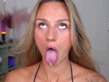 girl
        artease cam image #3084126