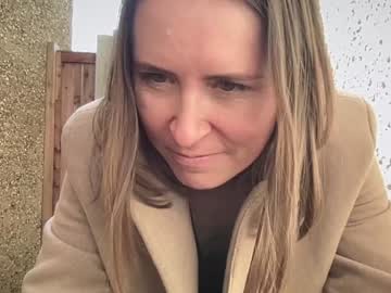 girl
        eatmypie69 cam image #4253219