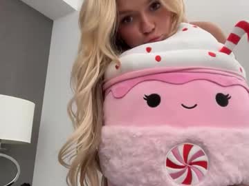 girl
        thelexirose cam image #3662679