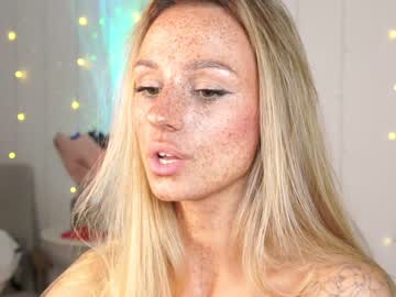 girl
        artease cam image #1788426