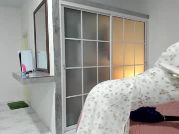 girl
        l0ve_sh0w cam image #1664427