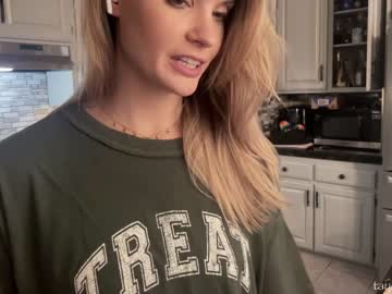 girl
        phoenix_taylor cam image #1771327
