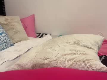 girl
        thebellareid cam image #3605079