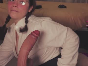girl
        chery_lady22 cam image #1791750