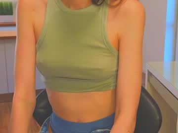 girl
        lucettagibbard cam image #3304318