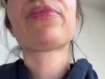 girl
        rosykindred cam image #1664713
