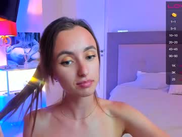 girl
        look_at_show cam image #1199322