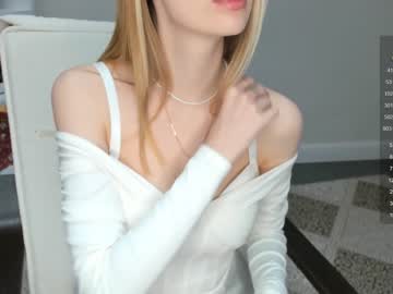 girl
        fannycullimore cam image #2571412