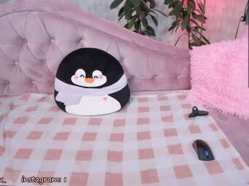 girl
        lika_moon cam image #1139290