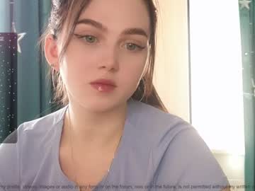 girl
        small_blondee cam image #2542297