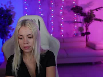 girl
        kira0541 cam image #3234810