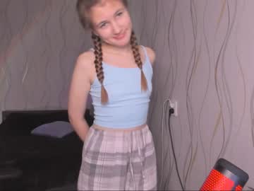 girl
        kylie_mine cam image #85031