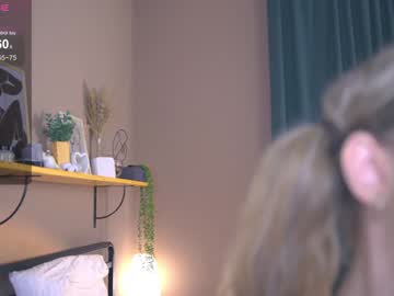 girl
        tessarosse_ cam image #4042305