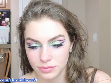 girl
        chroniclove cam image #904234