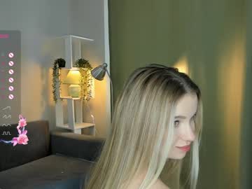 girl
        devonaembury cam image #3998397