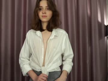 girl
        min_burgerbb cam image #2641190
