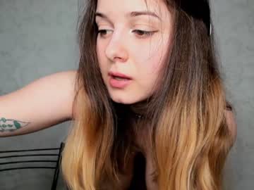 girl
        oladushek18 cam image #811503