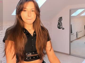 girl
        yononeey cam image #1429054