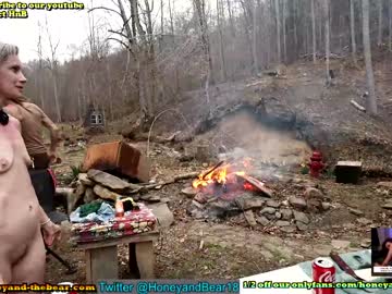 couple
        honeyand_thebear cam image #665160