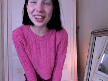 girl
        sleepycode002 cam image #1283119