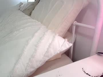 girl
        luvlivvyy cam image #3633390