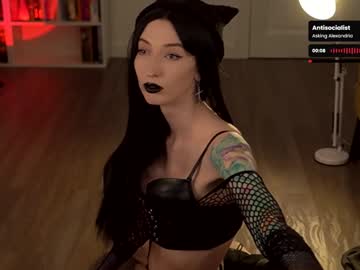 girl
        loony_moony cam image #2873530